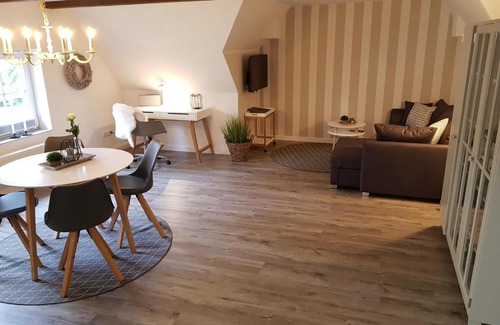 Oetzen Apartamento | Moderne Ferienwohnung auf dem Kastanienhof Oetzen