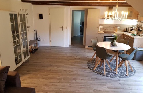 Oetzen Apartamento | Moderne Ferienwohnung auf dem Kastanienhof Oetzen