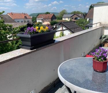 Dillingen Apartamento | Moderne Ferienwohnung mit Balkon im schönen Saarland