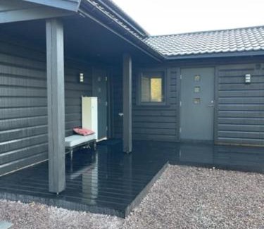 Romskog Casa | Moderne hytte ved sjøen med badstue