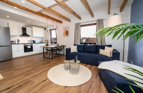 Neustadt Apartamento | Moderne Maisonette Wohnung im Flüsseviertel