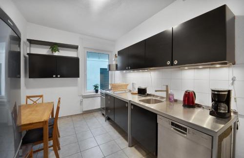 Celle Apartamento | Moderne Wohnung mit Badewanne und Küche