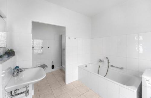 Celle Apartamento | Moderne Wohnung mit Badewanne und Küche
