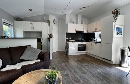 Sint Maartensvlotbrug Casa | Modernes Chalet im Park Campanula mit Schönem Garten mit Privatsphäre, 2 Personen, Wlan, Haustier Wilkommen