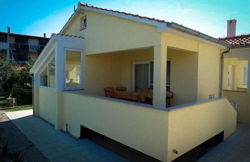 Dobropoljana Casa | Modernes Ferienhaus in Dobropoljana mit Terrasse, Garten und Grill