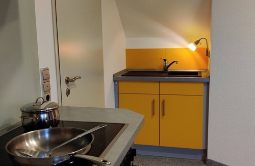 Oberschwarzach Apartamento | Apartamento amplio y moderno con calefacción por suelo radiante y balcón.