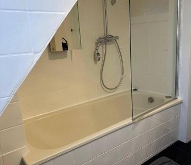 Ricklingen Apartamento | Modernes & Komfortables Apartment bis zu 6 P
