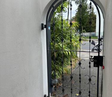 Unterrath Casa | Modernes Studio mit en-Suite Bad & bester Anbindung