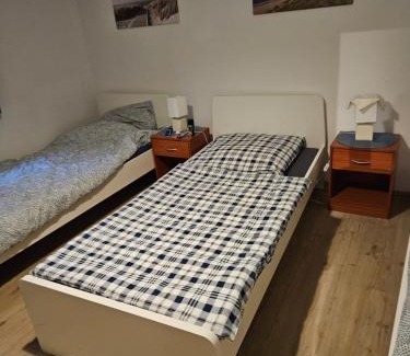 Plettenberg Apartamento | Modernes Work and Stay Apartment Nähe Attendorn und Plettenberg für 5 Personen