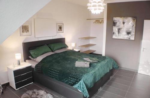 Troisdorf Apartamento | Modernes, zentrales Apartment in Troisdorf, Region Köln Bonn, 3 Etage, maximal für 4 Personen, Parkplatz & Netflix inklusive