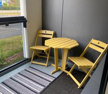 Ylamylly Apartamento | Moderni yksiö, omalla autopaikalla