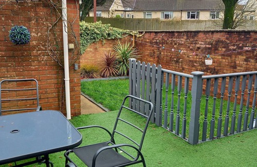 Fairwater Casa | Modernised home with 2 bedrooms in Cardiff