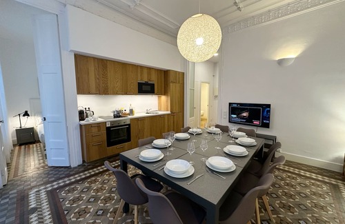 Dreta de l'Eixample Apartamento | Modernist 5-bedroom apartment with AC in central Barcelona!