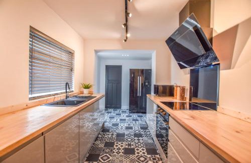 Roath Casa | Modernistic 4-bedroom home close to City Centre