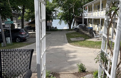Clear Lake Cabina | Modernized, 100+ year-old Clear Lake Cottage just steps from the lake & PM Park.