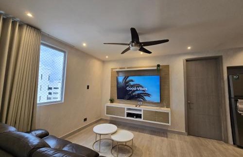 El Laguito Apartamento | Moderno apartamento vista al mar y al lago piso 10
