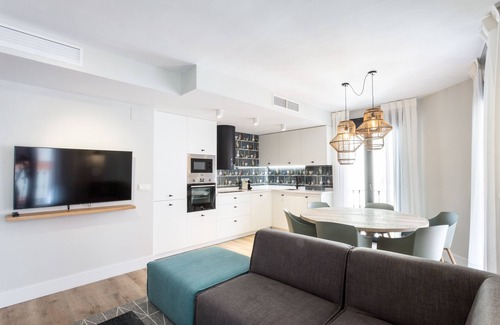 El Arenal Apartamento | Moderno apartamento con 4 dormitorios ideal para 8