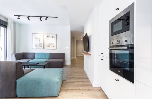 El Arenal Apartamento | Moderno apartamento con 4 dormitorios ideal para 8