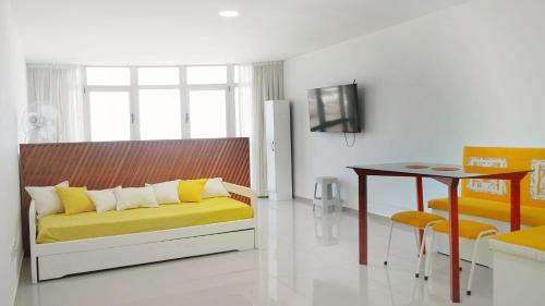 Piriapolis Apartamento | Moderno apartamento frente a la playa