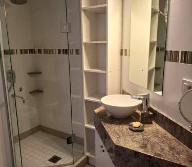 Piriapolis Apartamento | Moderno apartamento frente a la playa