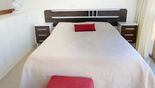 Piriapolis Apartamento | Moderno apartamento frente a la playa