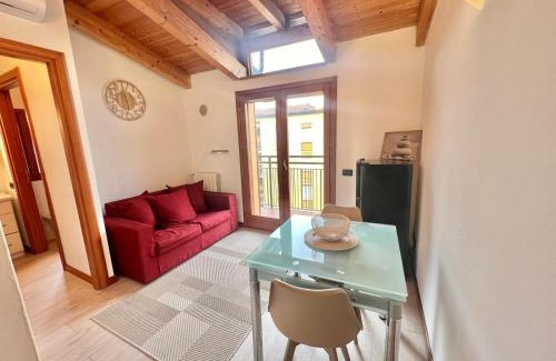 Certosa Apartamento | Moderno con Design caldo e accogliente, con parcheggio gratuito e balcone privato, vicino a Fiere, Eventi e Concerti