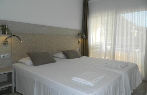 L'Estartit Apartamento | Moderno con piscina en LEstartit by Host&Joy
