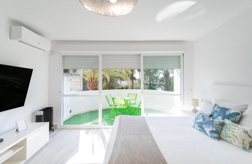 Urbanizacion Marbessa Apartamento | Moderno estudio y piscina a 50 metros de la playa