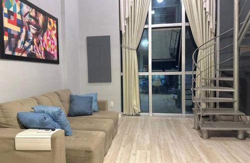 Czerniewicz Apartamento | Moderno Loft Duplex com Hidro ao lado do Centro