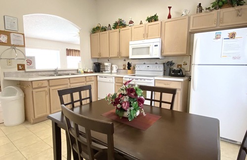 Greater Groves Casa | Modest Charmer W/ Private Pool