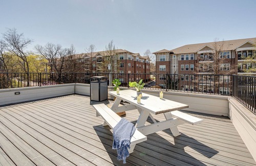 Melrose Cabaña | Modest Melrose - 5 Mins to Broadway - Rooftop Deck