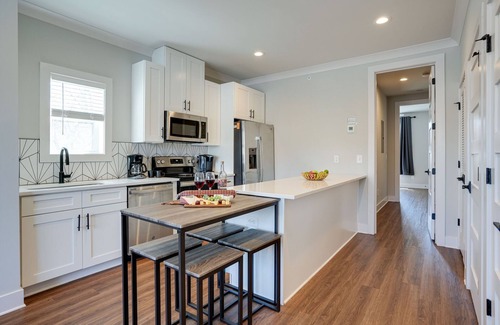 Melrose Casa | Modest Melrose - 5 Mins to Broadway - Rooftop Deck