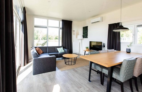 Schin op Geul Chalet De Esquí | ✓ Module Special at Residence Valkenburg ✓ Holiday home for 6 persons ✓ Located in Valkenburg (Schin op Geul) ✓ Holiday resort in South Limburg, near Maastricht ✓ Book directly at the resort