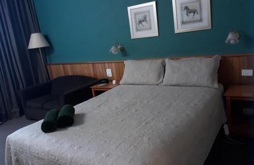 Moe Hotel | Moe Motor Inn - Contactless 24 hour Checkinn Available