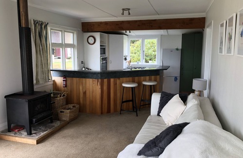 Moeraki Casa | Moeraki Cottage con vistas al océano en el pueblo de Moeraki