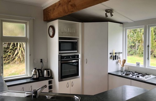 Moeraki Casa | Moeraki Cottage con vistas al océano en el pueblo de Moeraki