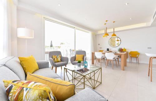 Playa de Mogan Apartamento | Mogan Beachfront apartment V&L by VillaGranCanaria
