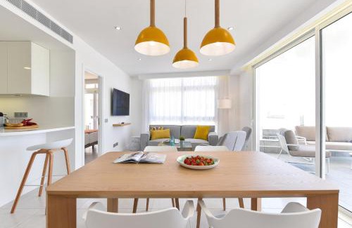 Playa de Mogan Apartamento | Mogan Beachfront apartment V&L by VillaGranCanaria