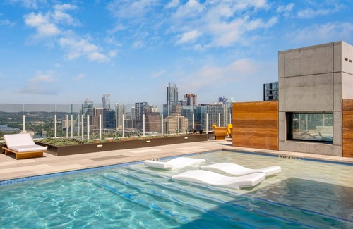 East Cesar Chavez Condominio | Mohawk by AvantStay | Brand New Condo Room in Austin w/ Amazing Amenities!