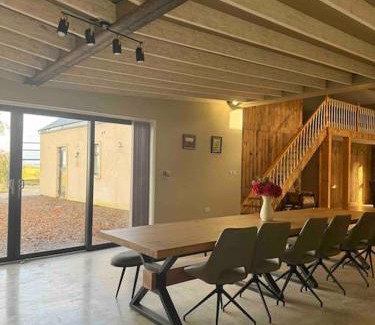 Shanavooneen Casa | Moig Lodge - 8 Double Bedroom Barn Conversion