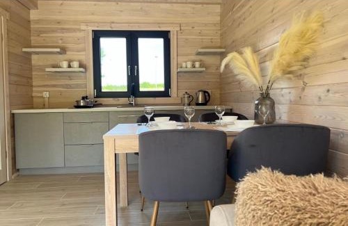 Debina Casa | MOJA DEBINA LUX 2, dom z pokojem dziennym, dwiema sypialniami i widokiem na las, blisko plaży