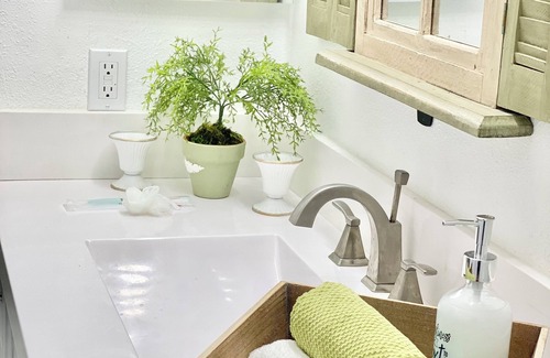 Mojave Casa | Mojave Desert 3/bed2/bath 2 King size beds full house with WiFi & street parking