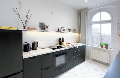 Magdeburg Apartamento | MOKA Living-Sunset Apt, Kingbed, WiFi, Netflix