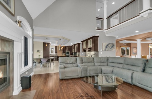Mokena Casa | Mokena Manor: Luxury Living - Your Elite Escape!