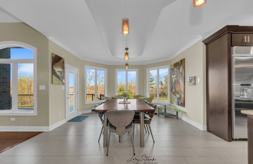 Mokena Casa | Mokena Manor: Luxury Living - Your Elite Escape!