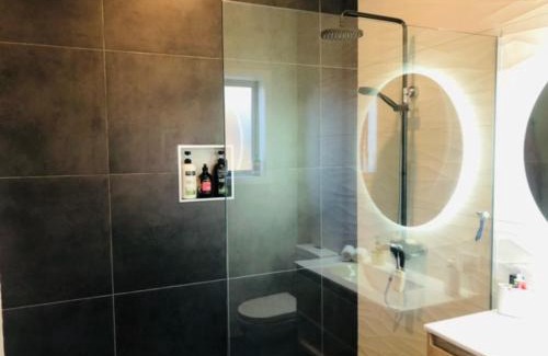 Ruakaka Casa | Moko Hiwi Escape Ruakākā- Huia Suite