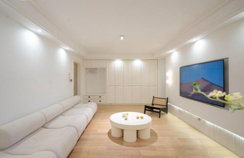 Huangpu Apartamento | Molly Homestay - walk to Yu Garden and the Bund 3bedrooms 1study 2 bathrooms elevator apartment