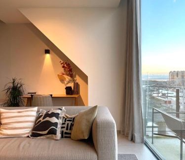 Blankenberge Apartamento | MOLO roof - stylish penthouse with marina view Blankenberge within walking distance from the sea - 15 km from Bruges