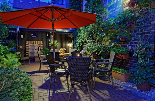 Oststadt/Stadtfeld Cama Y Desayuno | Moltkestrasse 89 habitación doble con "vista al jardín"