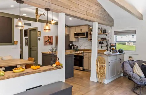 Monroe Casa | Mombasha Lake House